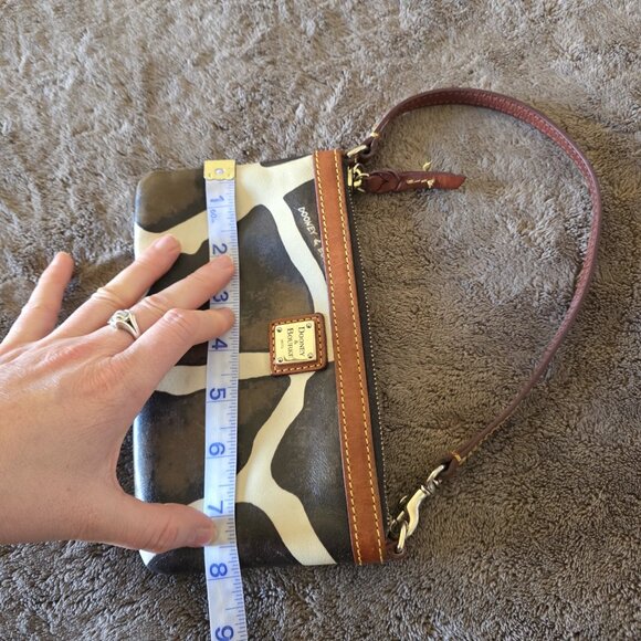 Dooney & Bourke Giraffe Print Wristlet Mini Shoulder Bag Brown Cream Leather - Picture 13 of 13